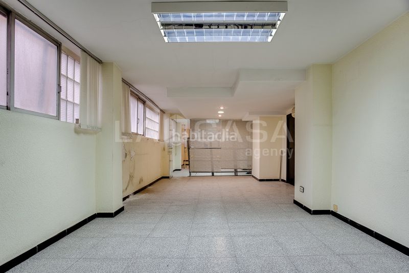 Foto c123a3d7-9a9d-4be1-a819-580fca324a6a. Local comercial a La Gavarra Cornellà de Llobregat