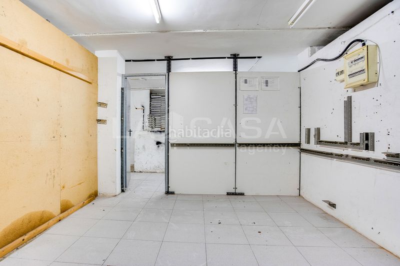 Foto cd47739c-ef80-4c1d-aa5d-44a4b4c6364a. Local comercial a La Gavarra Cornellà de Llobregat