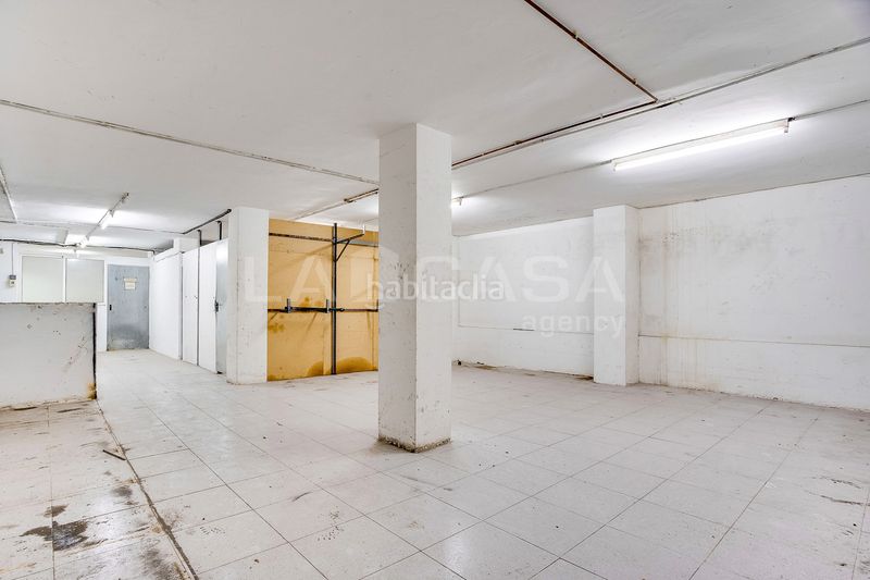 Foto d690ff42-b4b5-4b89-b658-0ee5c50ef8d9. Local comercial a La Gavarra Cornellà de Llobregat