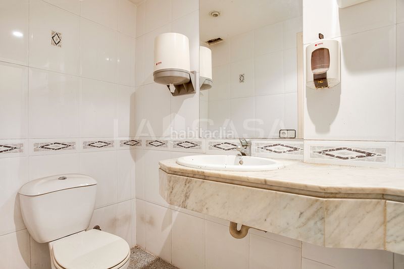 Foto eae82dae-f2fc-4f2b-980c-f71895229da2. Local comercial a La Gavarra Cornellà de Llobregat