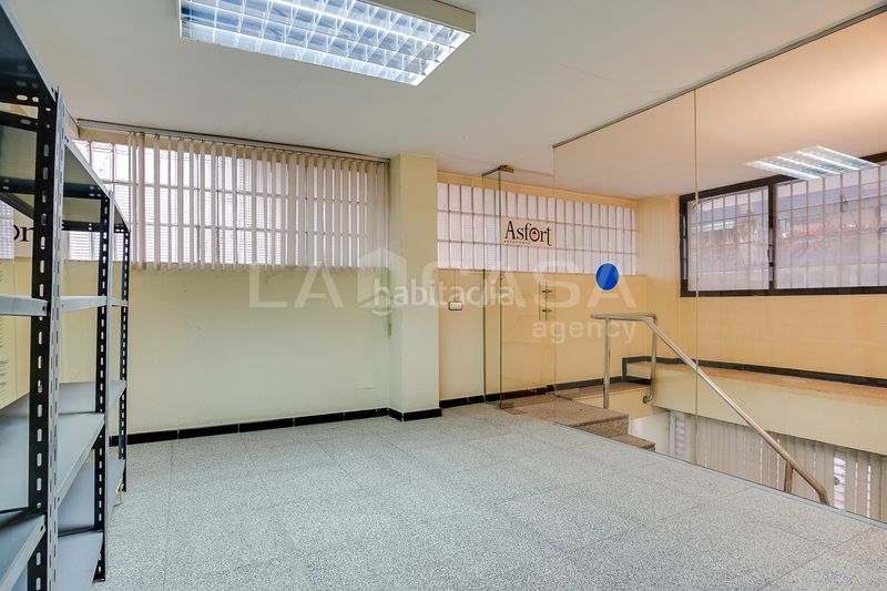 Foto feab4b5c-bcc6-42ea-900e-d09fad8030e2. Local comercial a La Gavarra Cornellà de Llobregat