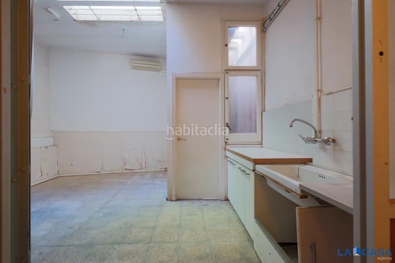 Foto a44fb981-4074-4b6f-b34e-775f10f2ae42. Local comercial a La Bordeta Barcelona