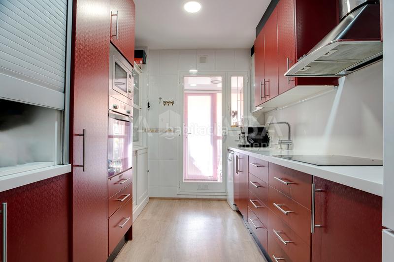 Foto 105231c8-df6a-4d45-8a29-d0aceefd7324. Piano terra con parcheggio piscina in Canovelles