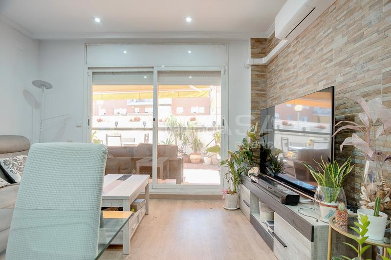 Foto 49ebe5bc-ee05-427c-8379-97f2149e0384. Piano terra con parcheggio piscina in Canovelles