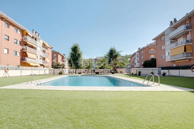 Foto a2821ea1-98c5-497e-b97f-de07c3701769. Piano terra con parcheggio piscina in Canovelles