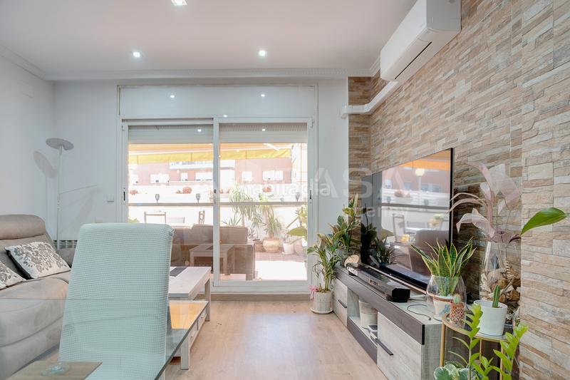 Foto bfa75dab-836a-44db-9fb5-d62d1871299a. Piano terra con parcheggio piscina in Canovelles