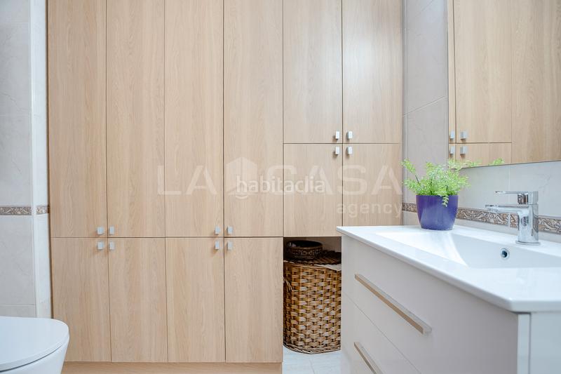 Foto fb06e27e-6730-4df2-85c4-c8f9ace6670b. Piano terra con parcheggio piscina in Canovelles