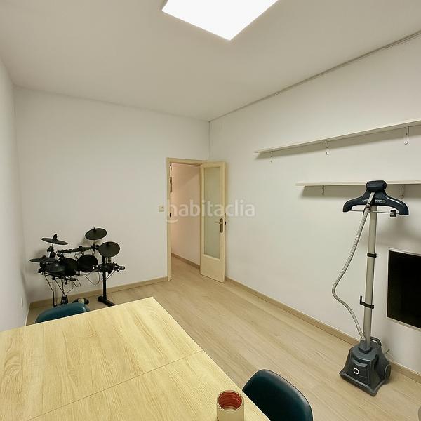 Foto 9367cbd5-7b83-4974-818a-1af7e6c9906e. Piso  carrer de violant dhongria reina daragó, en Barcelona