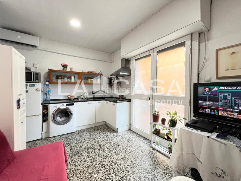 Foto 46f95a25-80c4-4a3d-896d-2b2a9b03bc65. Local commercial dans La Salut Badalona
