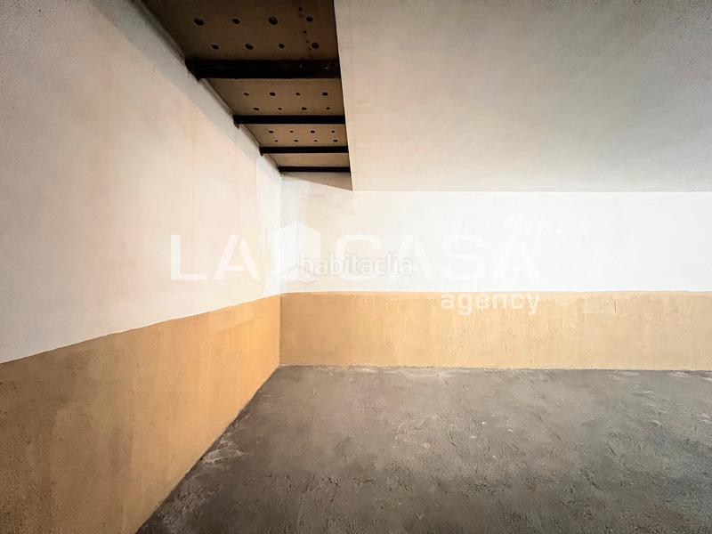 Foto 4c4a9819-17b8-4b65-9bef-8ecfd8beaf02. Local comercial  plaça de trafalgar, santa coloma de gramenet en Badalona