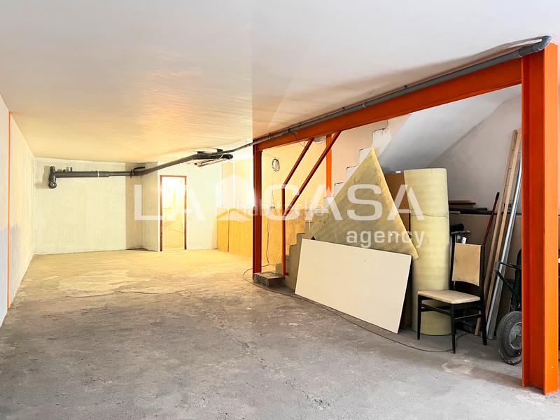 Foto f47028ad-6b47-4ddd-8713-3f375491459a. Local comercial  plaça de trafalgar, santa coloma de gramenet en Badalona