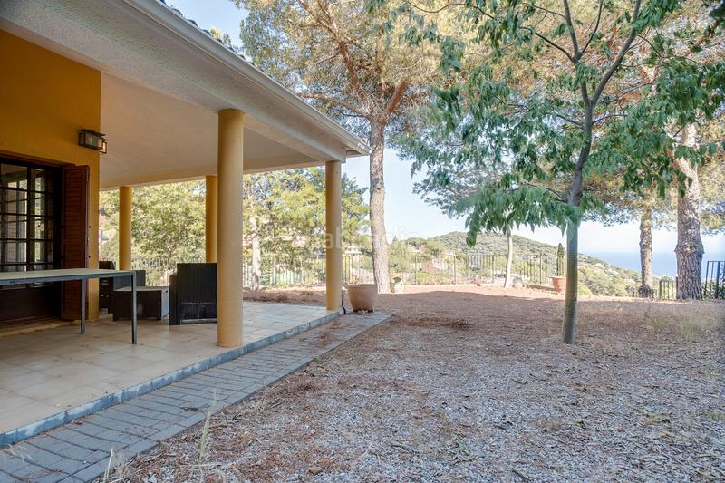 Foto 6c785f40-b8f9-416b-a0f2-6558b3392812. Chalet  carrer quatre camins, en Cabrils