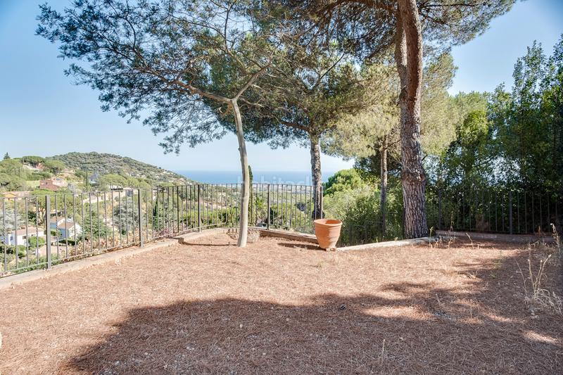 Foto bb0785f5-66e0-4c3e-b8a0-bab2b8b4e665. Chalet  carrer quatre camins, en Cabrils