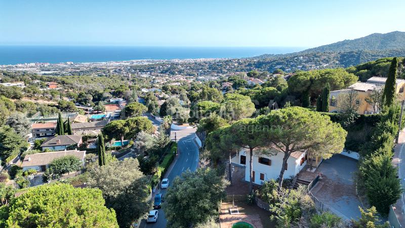 Foto beea048b-508d-482d-bcae-bf73eeb4e45d. Chalet  carrer quatre camins, en Cabrils