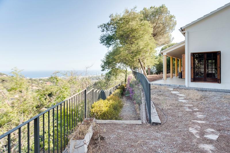 Foto c5bd71a8-b680-4f08-9760-2dea7b804cc7. Chalet  carrer quatre camins, en Cabrils