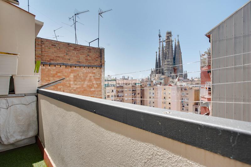 Foto 79a27e9f-7bd3-4021-8155-95d1e285b0bd. Attico con riscaldamento in Sagrada Família Barcelona