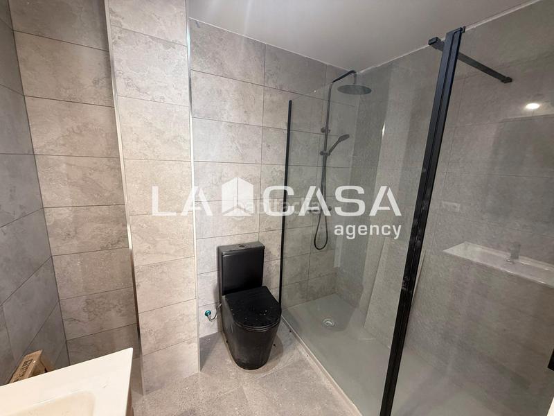 Foto 41985478-e362-4fc2-994f-ddd0b6eadc0a. Piano terra con riscaldamento in Canovelles