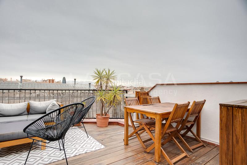 Foto 2202ad0d-78b7-4381-937f-8796ac7db775. Àtic a Dreta de l´Eixample Barcelona