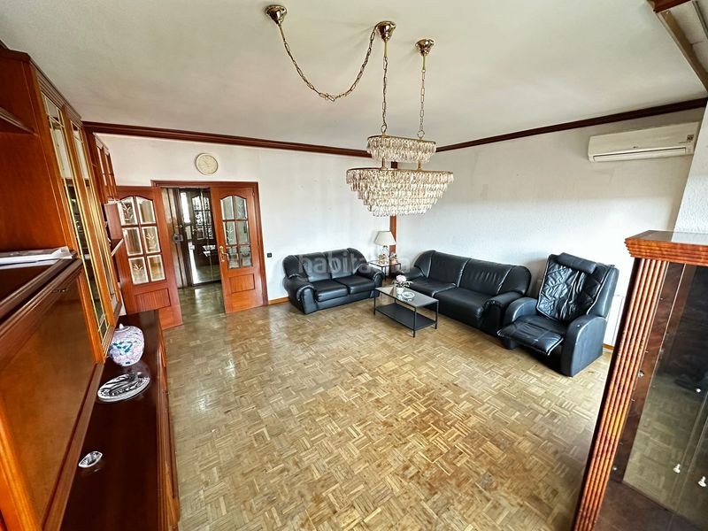 Foto 52e09e9c-3980-48f1-b568-a6a3b3e4d294. Pis amb calefacció aparcament a Sants-Badal Barcelona