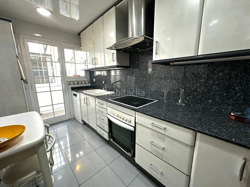 Foto cf6f42d8-d539-4a40-99c5-ce345453aee4. Pis amb calefacció aparcament a Sants-Badal Barcelona