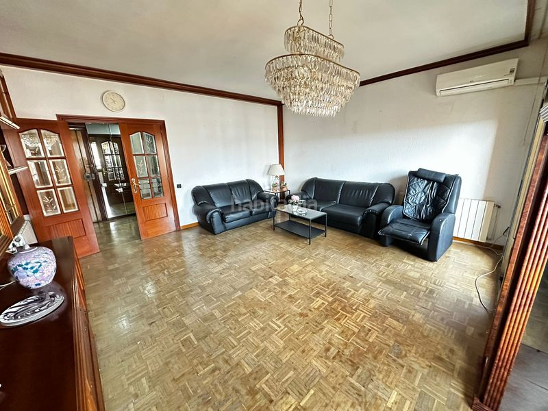 Foto e3c501ad-70dd-4434-9ae2-6a33255b4432. Pis amb calefacció aparcament a Sants-Badal Barcelona