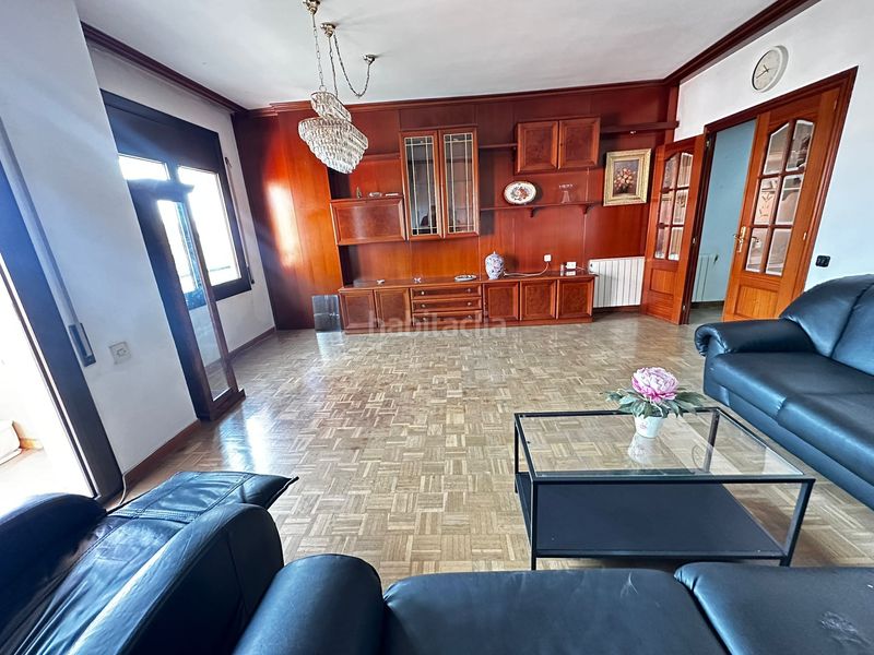 Foto e504da26-a6a9-4946-9d5d-a735b6c4ae5d. Pis amb calefacció aparcament a Sants-Badal Barcelona