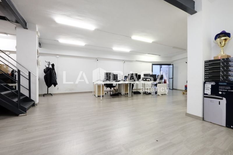 Foto 0e4fd4d6-0fa5-4e90-a388-1dd002f7e1da. Local comercial a Guinardó Barcelona