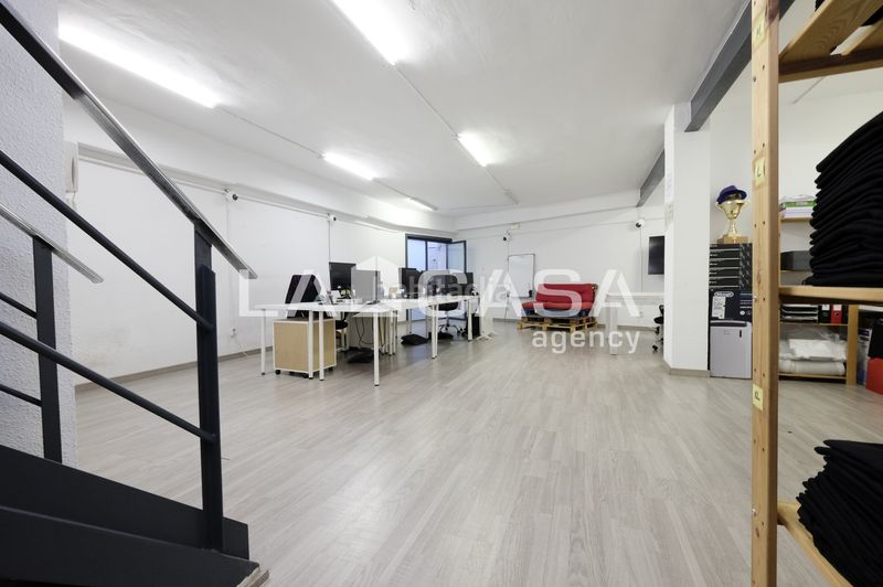 Foto be263fdd-1fc0-45a4-aed3-57cfc9386959. Local comercial a Guinardó Barcelona