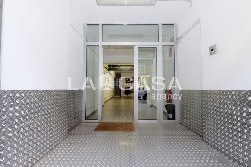 Foto f5aeff9d-f6f4-446c-9499-a4e45179a395. Local comercial a Guinardó Barcelona