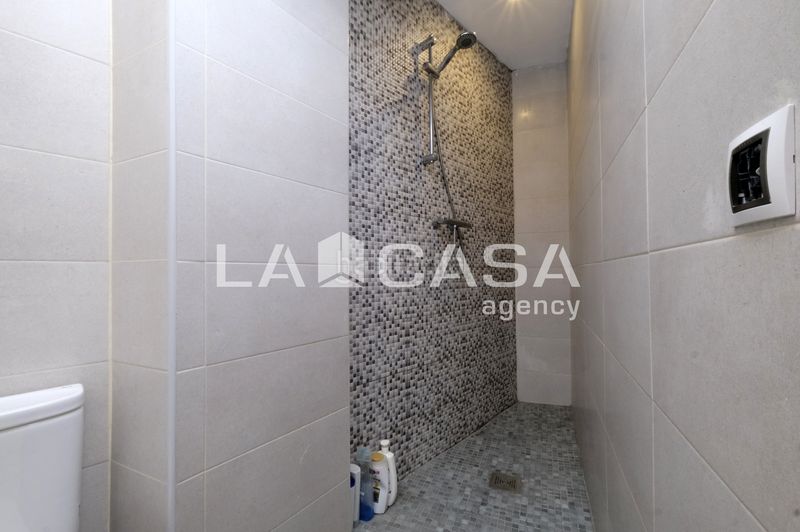 Foto f6a2a2e4-c106-4e7f-8790-eaba997d09ec. Local comercial a Guinardó Barcelona