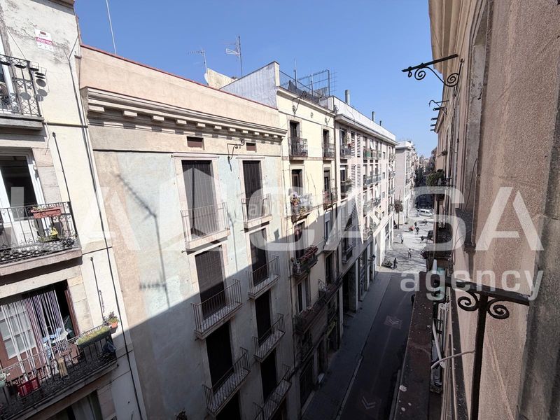 Foto 9b7ea274-39a8-44b6-8ae3-1dfb054f5d46. Àtic a Raval Barcelona