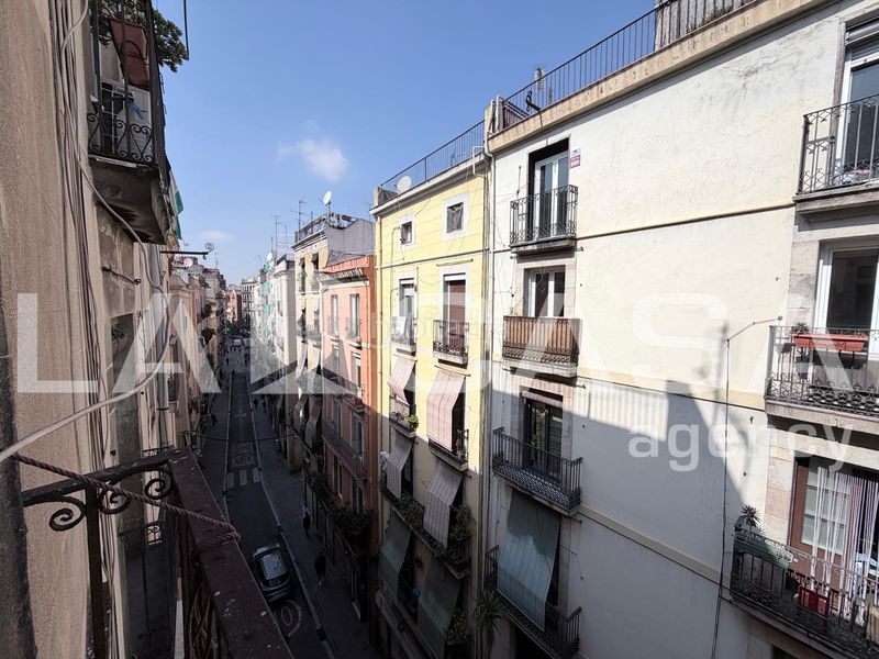 Foto fd4fab10-17b7-48c7-b6a2-01ab3c001e31. Àtic a Raval Barcelona