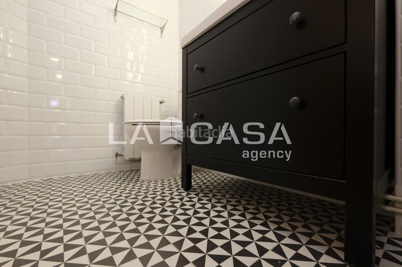 Foto 062dbee2-a5d9-4faf-a9d1-2cc4f4345790. Pis a Turó de la Peira Barcelona