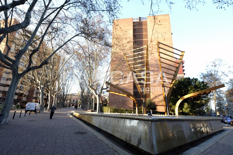 Foto 0b0e1f3a-c445-43b0-a5df-e586b35e6ba9. Pis a Turó de la Peira Barcelona