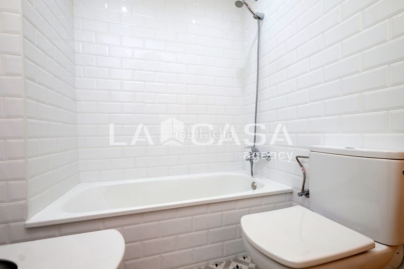 Foto 197e1174-0567-4c77-bc8d-1268e7ef15ce. Pis a Turó de la Peira Barcelona