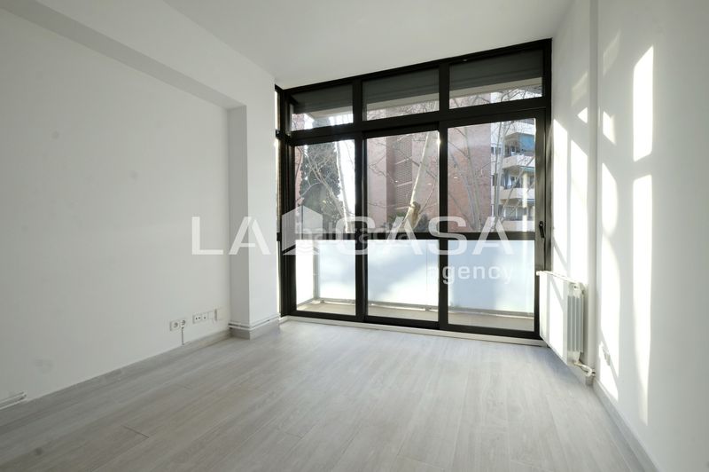 Foto 81800c9a-0d13-4fd2-9d53-1fe46bdff045. Pis a Turó de la Peira Barcelona