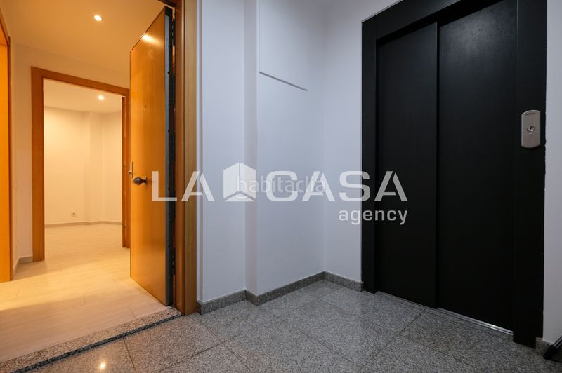 Foto aa550dd6-888b-4a50-a108-59e6ddb60635. Pis a Turó de la Peira Barcelona