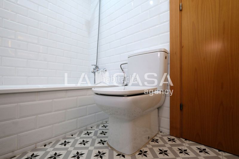 Foto c00aa3af-24bd-48e7-a2fb-449151e0c4f9. Pis a Turó de la Peira Barcelona