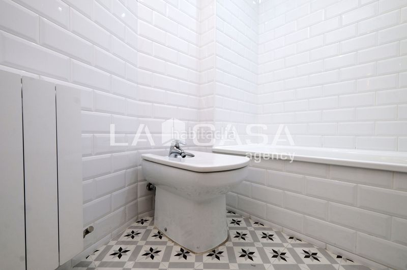 Foto deffc0c3-a490-4792-8898-88cb4682a8ec. Pis a Turó de la Peira Barcelona