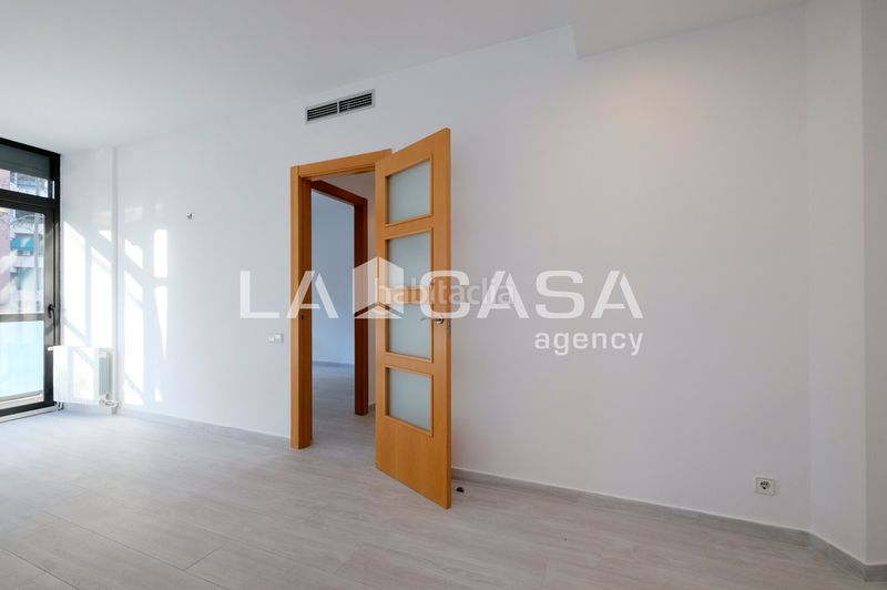 Foto f1ab9721-1917-4465-a76d-2bb4a53e4e81. Pis a Turó de la Peira Barcelona