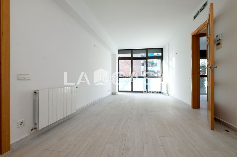 Foto f5395d4d-5fb1-4fae-a6b3-04c1a762b6a4. Pis a Turó de la Peira Barcelona