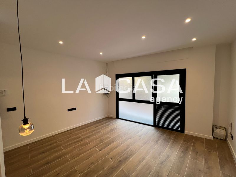 Foto ab0900c1-7287-43b5-9a19-0d8a42022413. Pis a Porta Barcelona