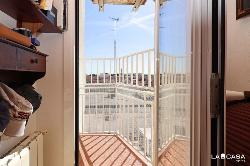 Foto 4a256501-8e8f-46d2-b0fa-e91d951aefe1. Dúplex amb calefacció a Can Clota Esplugues de Llobregat