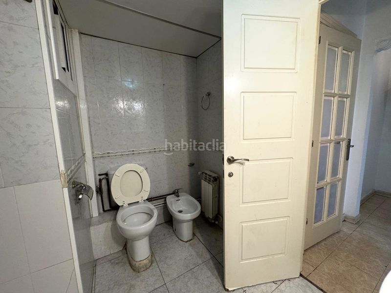 Foto 3950a8fb-7cc1-4068-9252-27cc0cdc2b0f. Pis a El Camp de l´Arpa del Clot Barcelona