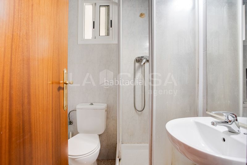 Foto f37b1c3b-8f7d-44fe-abb6-dfbad7ef658f. Pis a Sant Ildefons Cornellà de Llobregat