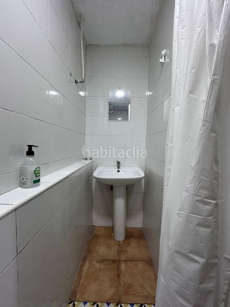 Foto 51b6e64c-8d3a-461e-a994-b03ba7564763. Local comercial a Raval Barcelona