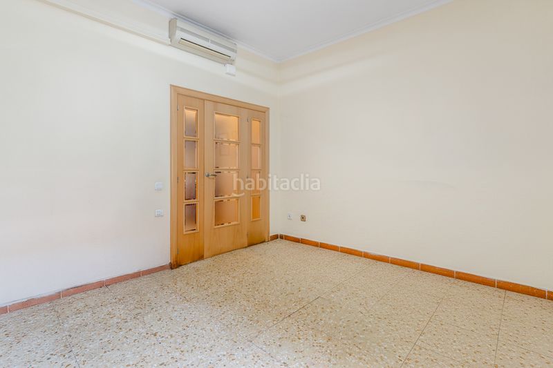 Foto a026cd1a-3b0f-46cd-85e1-b22f8b9ea052. Planta baixa amb calefacció a Congrés - Indians Barcelona