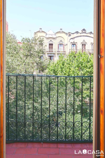 Foto 4f05b19b-3e76-47be-ad36-1c62a2e51e8b. Pis a Sant Antoni Barcelona