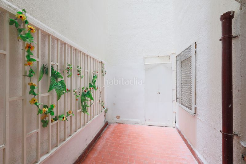 Foto 3a2b2528-7d58-4447-b129-0438de27870c. Pis a La Bordeta Barcelona