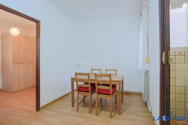 Foto 4284ae45-6c14-4e03-87df-ada2c698a482. Pis a Sants-Badal Barcelona